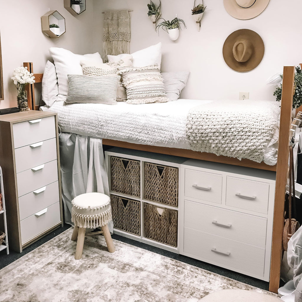 White 4 Drawer Dresser D512223